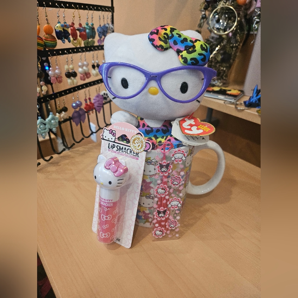 Hello Kitty Bundle 🛍🐱🎀